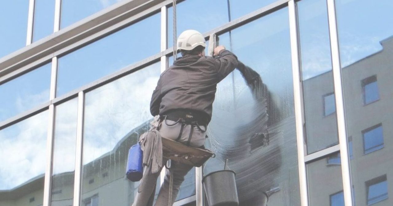 Background window cleaner